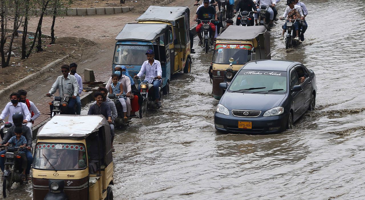 Pakistan'da şiddetli yağış! 4 ölü var